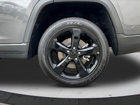 Certified 2025 Jeep Grand Cherokee L Altitude AWD/4WD image 37