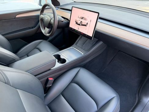Used 2023 Tesla Model Y Long Range AWD/4WD image 21