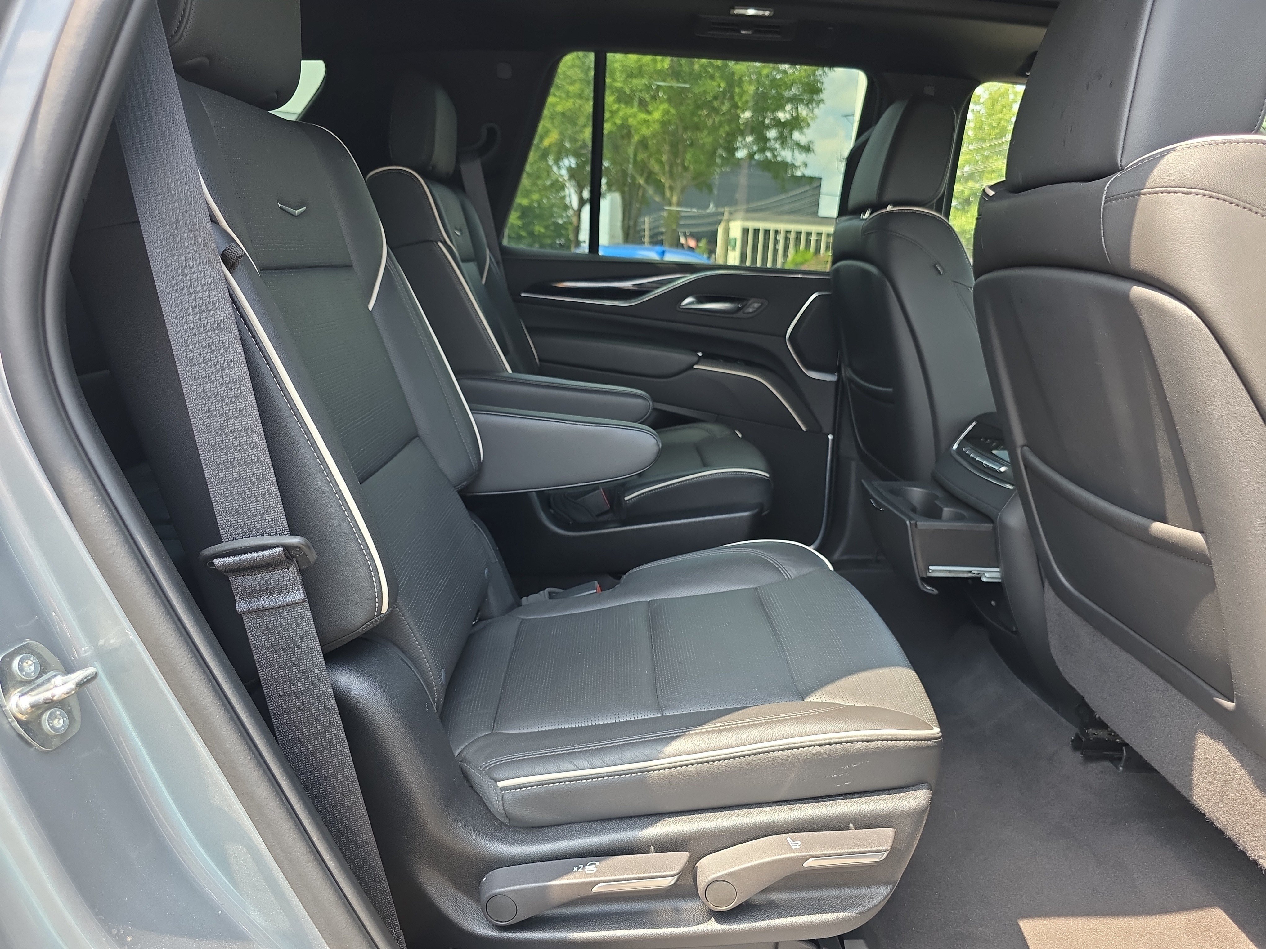 Used 2024 Cadillac Escalade Sport AWD/4WD image 15