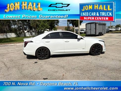 Used 2022 Cadillac CT4 V w/ Technology Package RWD image 14