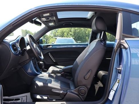 Used 2019 Volkswagen Beetle 2.0T SE FWD image 16
