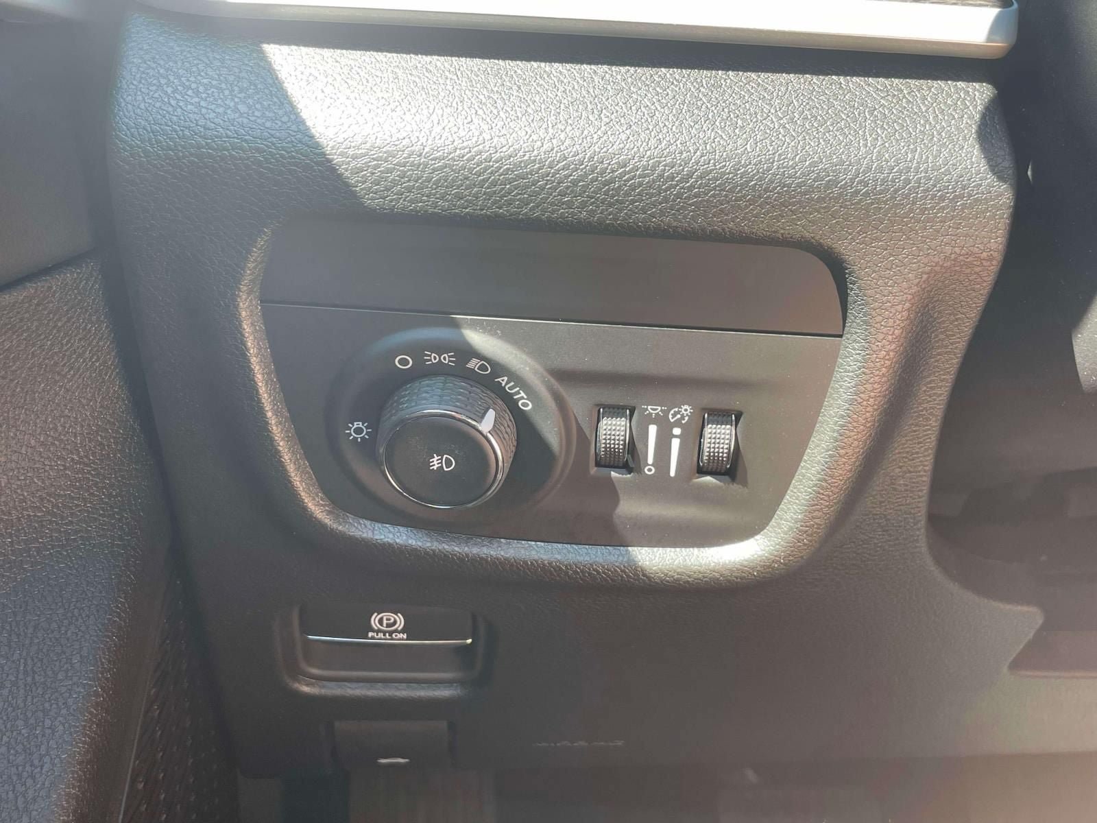 Used 2023 Jeep Grand Cherokee Limited AWD/4WD image 21