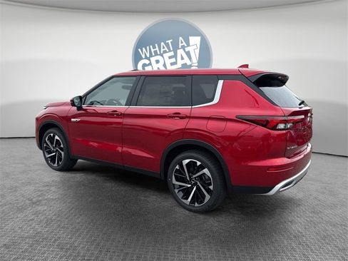 New 2025 Mitsubishi Outlander SE image 9