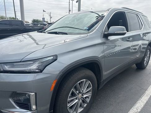 Used 2023 Chevrolet Traverse LT image 4