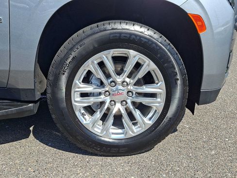 Used 2023 GMC Yukon SLE w/ Gmc Pro Safety Plus Package AWD/4WD image 9