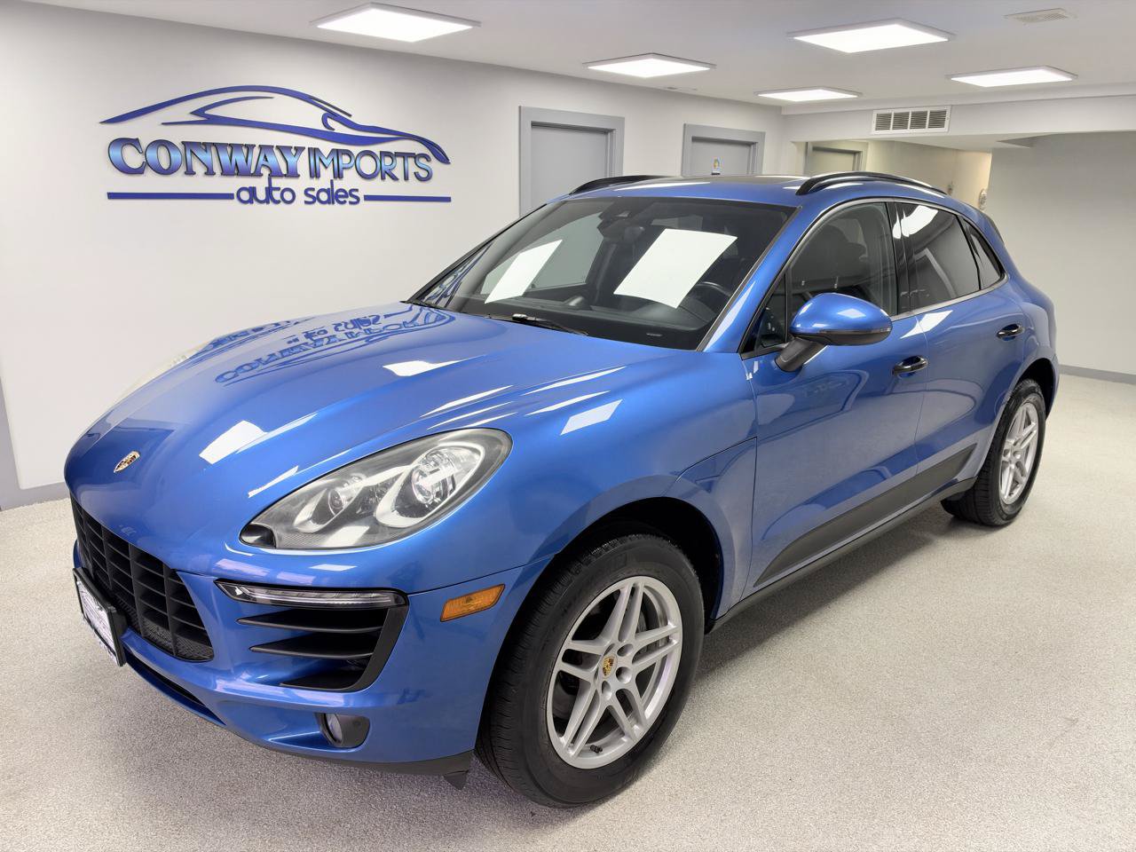 Used 2017 Porsche Macan AWD/4WD image 2