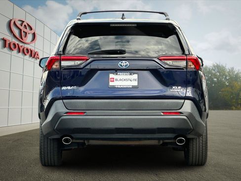 Certified 2019 Toyota RAV4 XLE w/ Convenience Package AWD/4WD image 4