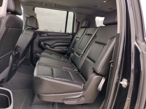 Used 2019 Chevrolet Suburban LT image 7