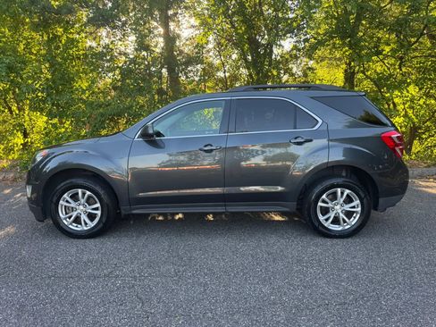 Used 2017 Chevrolet Equinox LT w/ Convenience Package FWD image 2