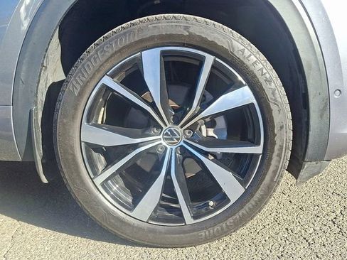 Used 2024 Volkswagen Atlas SEL Premium R-Line image 8