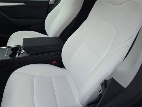 Used 2023 Tesla Model Y Performance AWD/4WD image 15