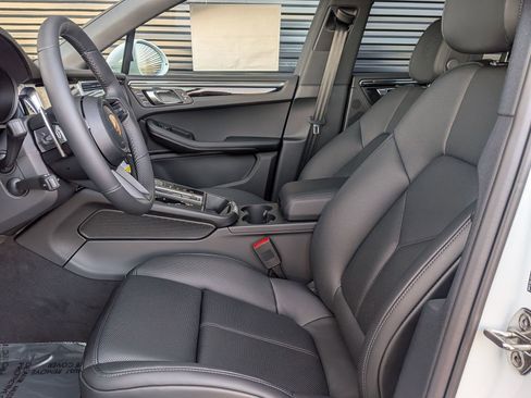 New 2026 Porsche Macan image 5