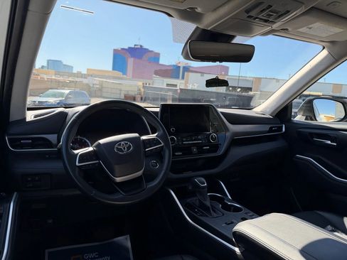 Used 2023 Toyota Highlander XLE image 22