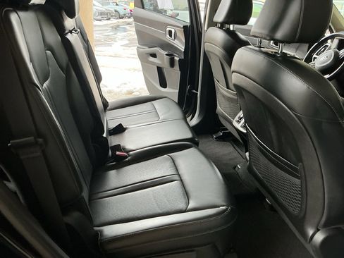 Used 2021 Kia Sorento S image 16