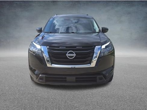 Used 2025 Nissan Pathfinder SV FWD image 2