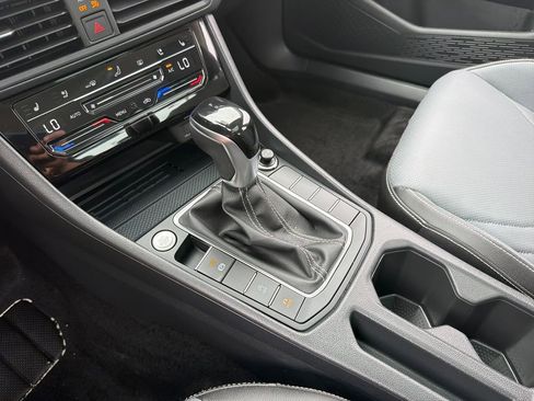 Certified 2025 Volkswagen Jetta SEL FWD image 19