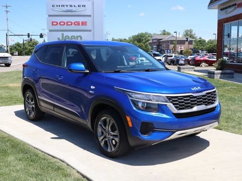 Used 2023 Kia Seltos LX AWD/4WD image 2