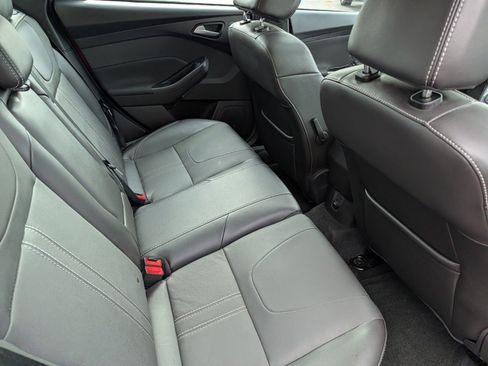 Used 2014 Ford Focus Titanium FWD image 25