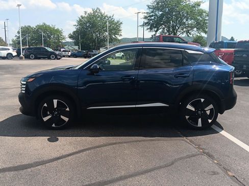 Used 2025 Nissan Kicks SR FWD image 10