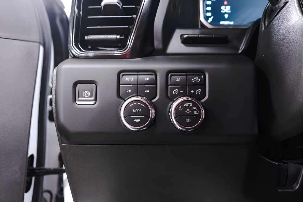 Used 2024 GMC Sierra 2500 AT4 w/ AT4 Premium Plus Package AWD/4WD image 19
