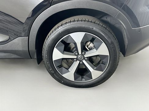 Used 2025 Volvo XC40 B5 Plus image 11