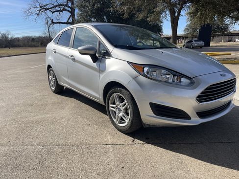 Used 2019 Ford Fiesta SE image 3