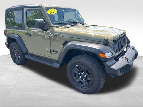 Used 2025 Jeep Wrangler Sport AWD/4WD image 8