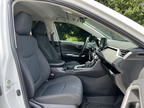 Used 2022 Toyota RAV4 LE FWD image 32
