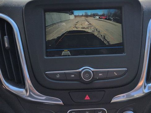 Used 2019 Chevrolet Equinox LT w/ Driver Convenience Package image 16