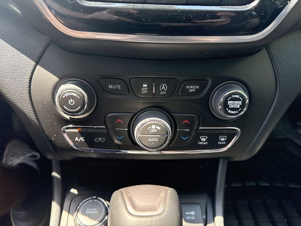 Used 2022 Jeep Cherokee Limited AWD/4WD image 19