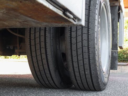 Used 2011 Ford F550 2WD Crew Cab Super Duty w/ Payload Upgrade Pkg image 43