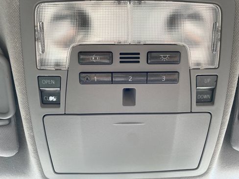 Used 2012 Toyota Camry XLE w/ Leather Pkg image 34