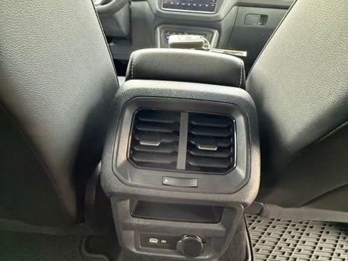 Used 2022 Volkswagen Tiguan SE AWD/4WD image 24