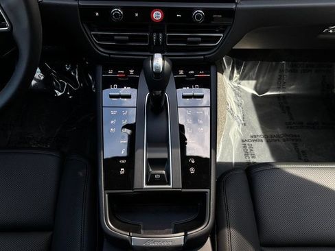 Certified 2026 Porsche Macan AWD/4WD image 20