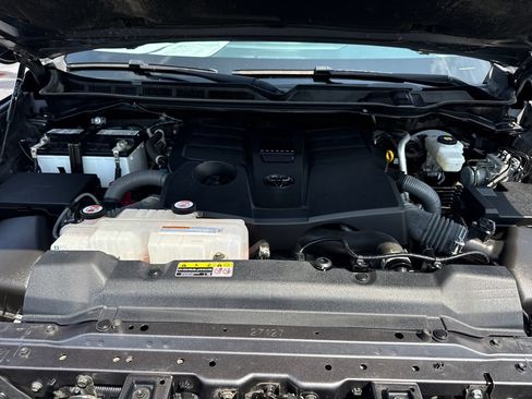 Used 2022 Toyota Tundra SR5 AWD/4WD image 9