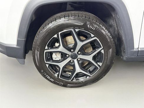 Used 2025 Jeep Compass Limited AWD/4WD image 28