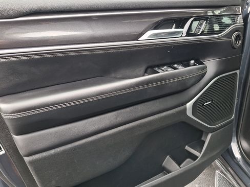 Certified 2022 Jeep Wagoneer Series I AWD/4WD image 13