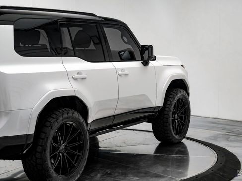 Used 2025 Lexus GX 550 w/ Accessory Package (2T) image 18