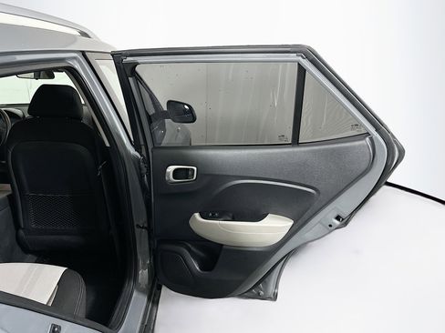 Used 2023 Hyundai Venue SEL image 31