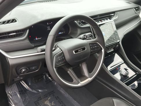 Certified 2023 Jeep Grand Cherokee L Altitude image 10