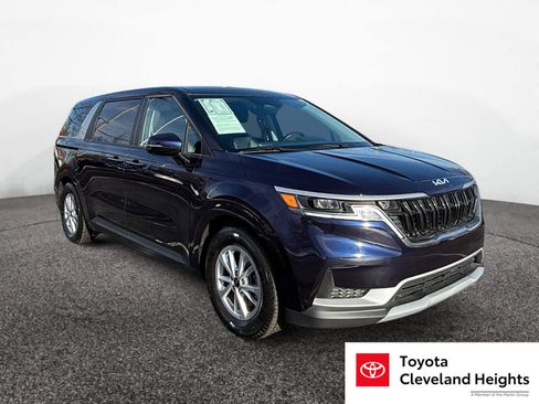 Used 2024 Kia Carnival LX image 7