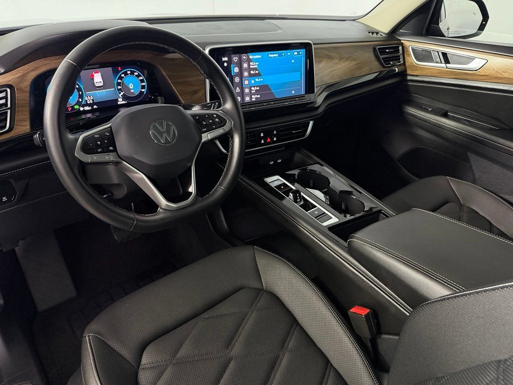 Used 2024 Volkswagen Atlas SE w/ Panoramic Sunroof Package FWD image 13