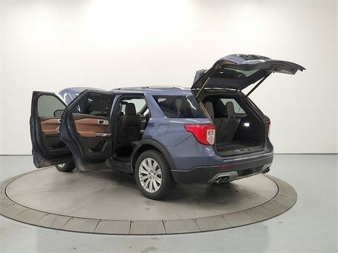 Used 2021 Ford Explorer King Ranch w/ Premium Technology Package image 14