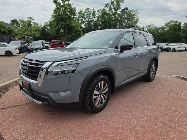 Used 2024 Nissan Pathfinder SL AWD/4WD image 1