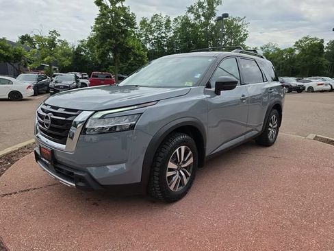Used 2024 Nissan Pathfinder SL AWD/4WD image 1