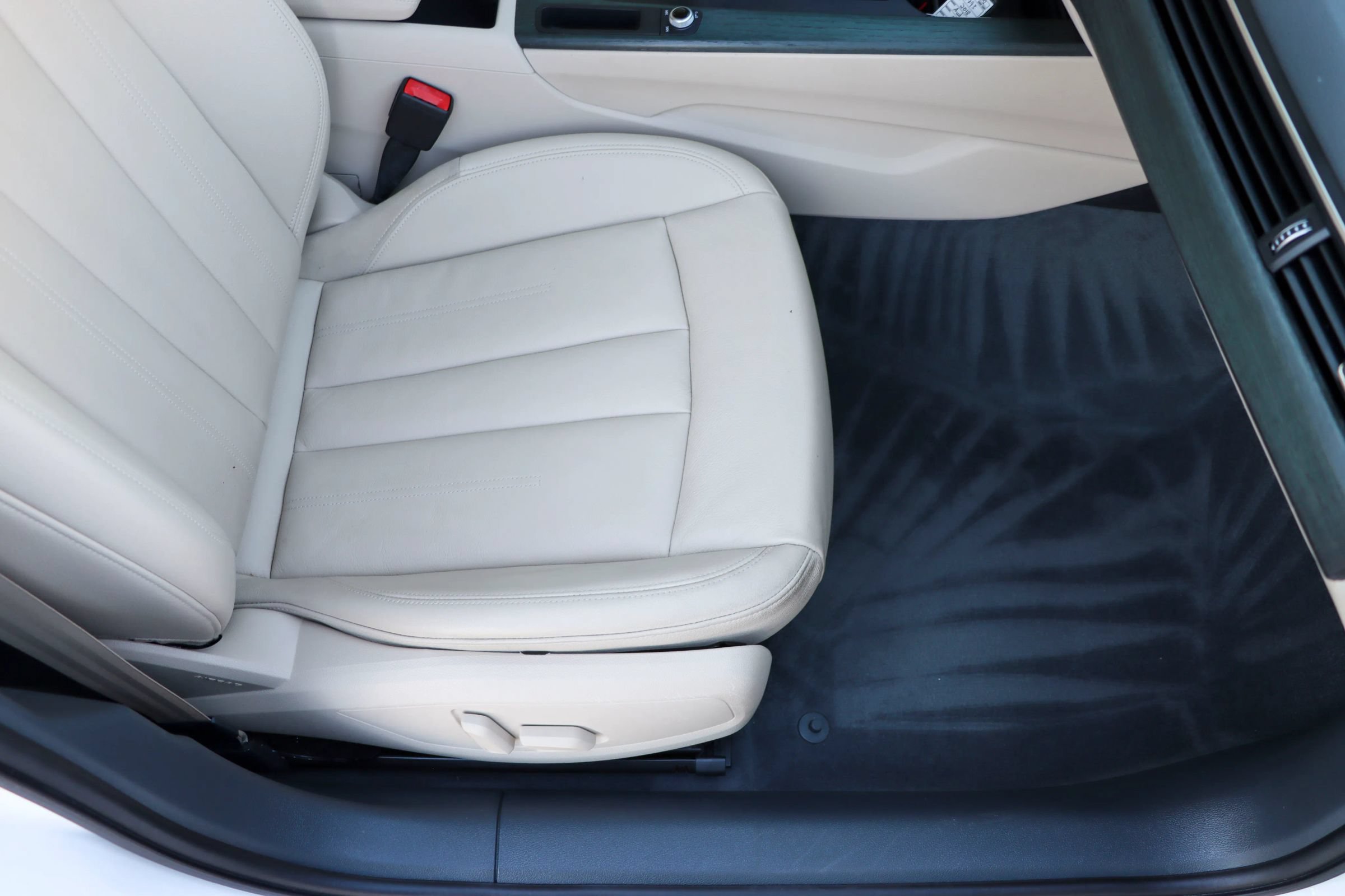 Used 2018 Audi A4 2.0T Ultra Premium w/ Convenience Package FWD image 22