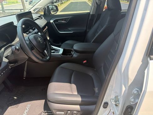 Used 2025 Toyota RAV4 Limited w/ Advanced Technology Package AWD/4WD image 29