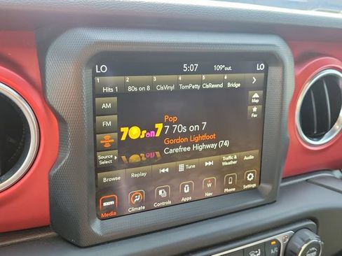 Used 2023 Jeep Gladiator Rubicon w/ Trailer Tow Package AWD/4WD image 23