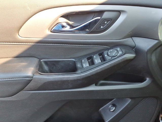 Used 2022 Chevrolet Traverse LT FWD image 11