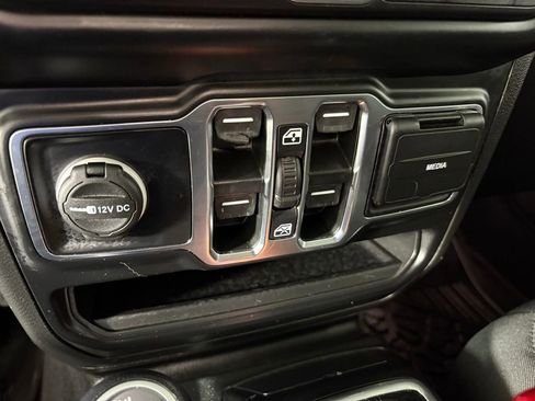 Used 2021 Jeep Gladiator Sport image 30